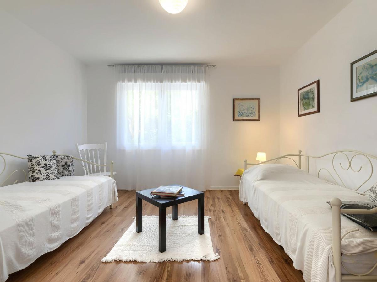 Apartment Laura By Interhome Пула Екстер'єр фото