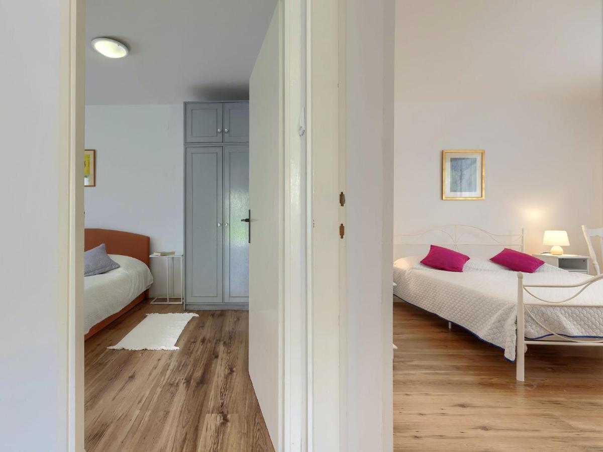 Apartment Laura By Interhome Пула Екстер'єр фото
