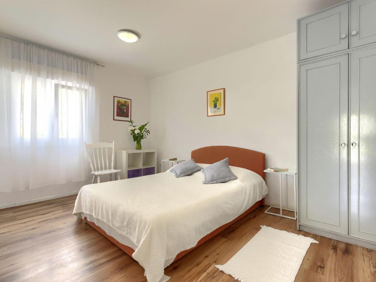 Apartment Laura By Interhome Пула Екстер'єр фото